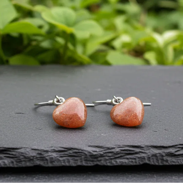Boucles d'oreilles cœur en Pierre de Soleil (BO137) - ENAE Minéraux
