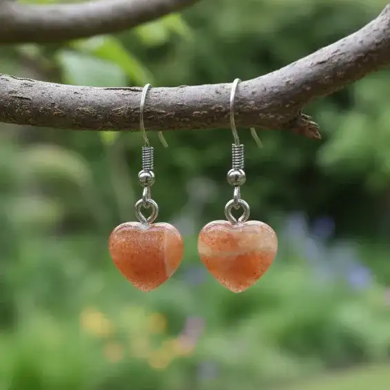 Boucles d'oreilles cœur en Pierre de Soleil (BO137)