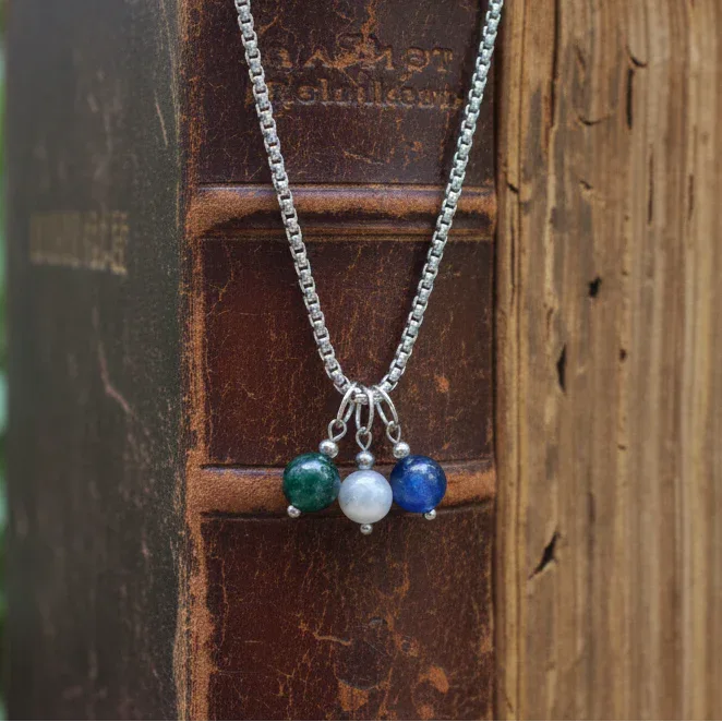 Collier 3 perles : Apatite bleue, Labradorite et Cyanite bleue