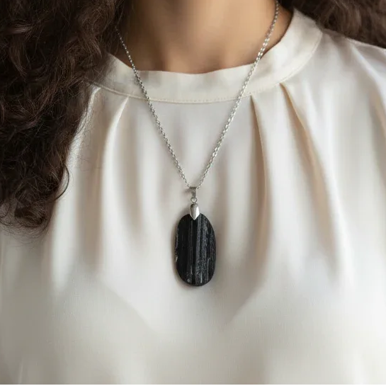 Pendentif en Tourmaline noire brute (PE2118)