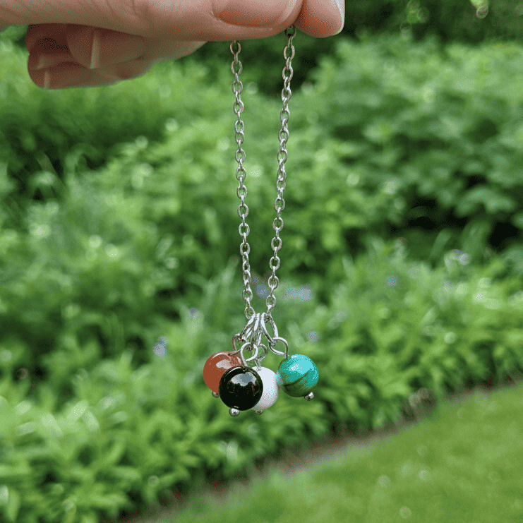 Collier en perles naturelles inspiré du drapeau Palestinien (COL4P - 1)