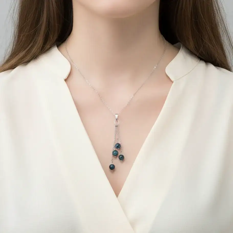Collier en perles d'Emeraude (COL25 - 01)