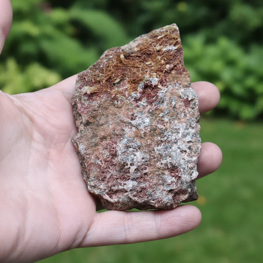 Erythrite et mini cristaux de Quartz brute 144g (MB277-2)