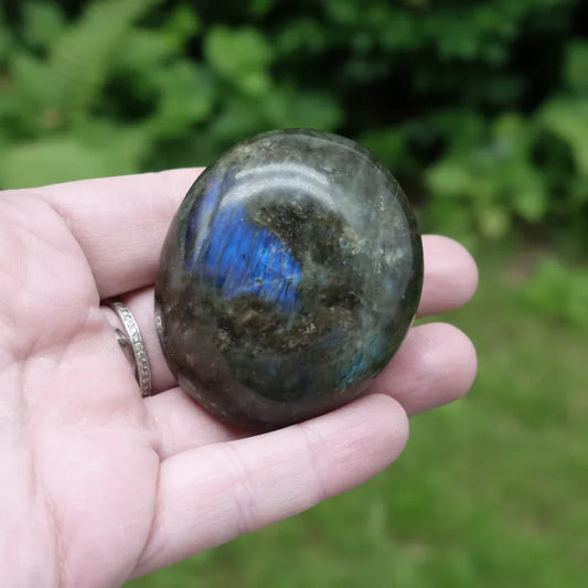 Galet poli en Labradorite 86g (PRGFL342-7)