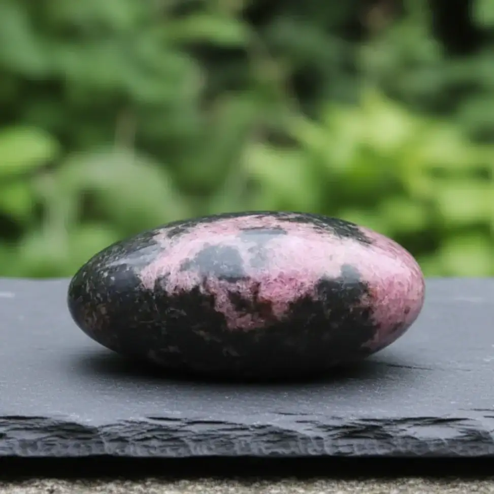 Galet en Rhodonite 122g (PRGFL584 - 6)