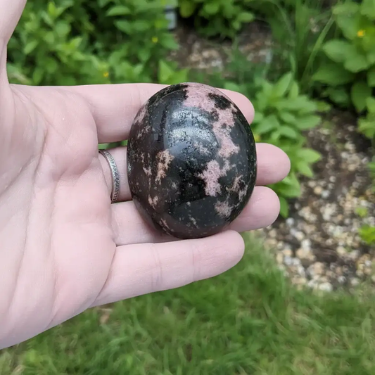 Galet en Rhodonite 122g (PRGFL584 - 6)