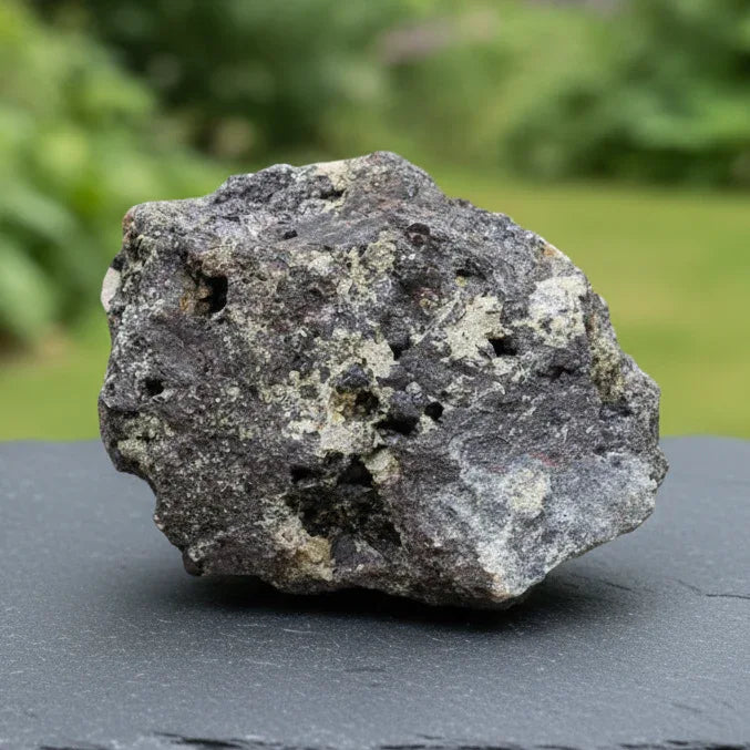 Cristaux de Grenat Mélanite bruts 310g (MB214-2)