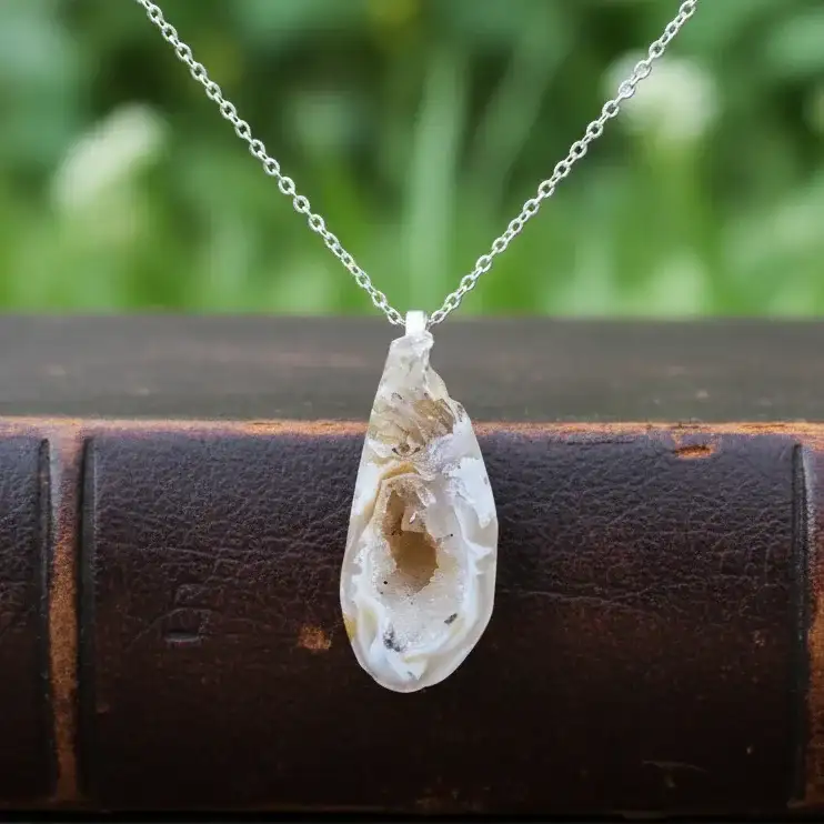 Pendentif en Géode d'Agate brute (PE1915 - 3)