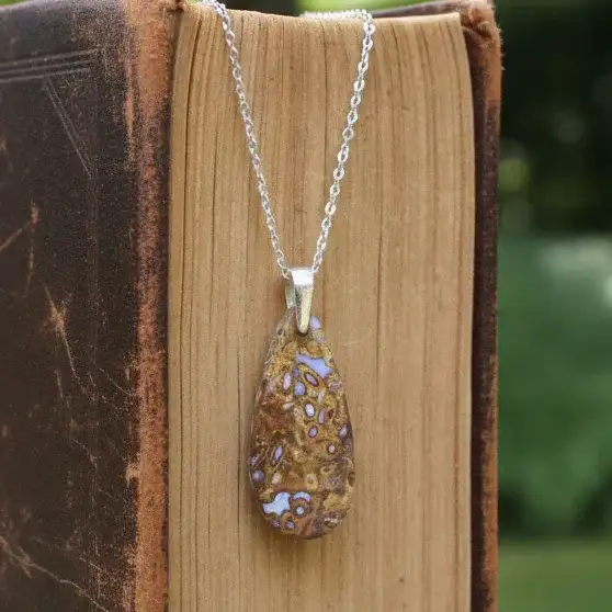 Pendentif en Bois fossilisé (PE1370)