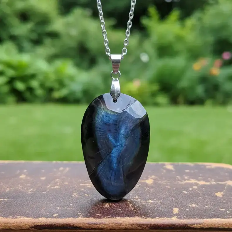 Pendentif gravé colombe en Obsidienne Œil Céleste (PE1885)