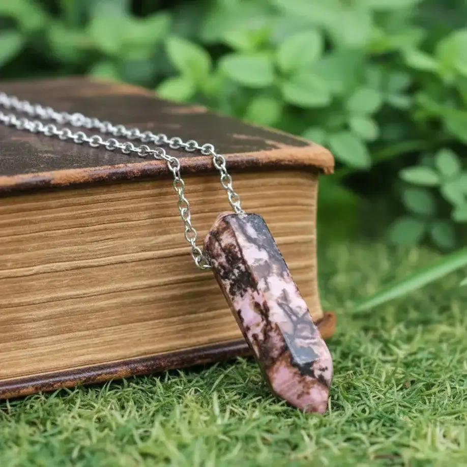 Pendentif en pointe de Rhodonite (PE1622 - 4)