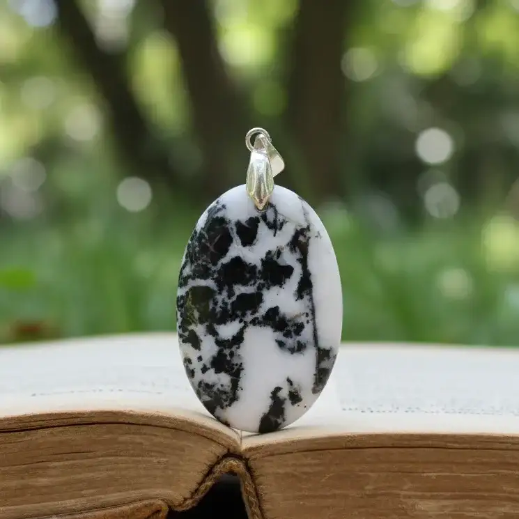 Pendentif en Albite et Tourmaline noire (PE1211)