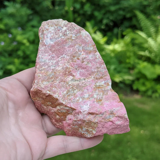 Thulite et Feldspath bruts 222g (MB394-1)