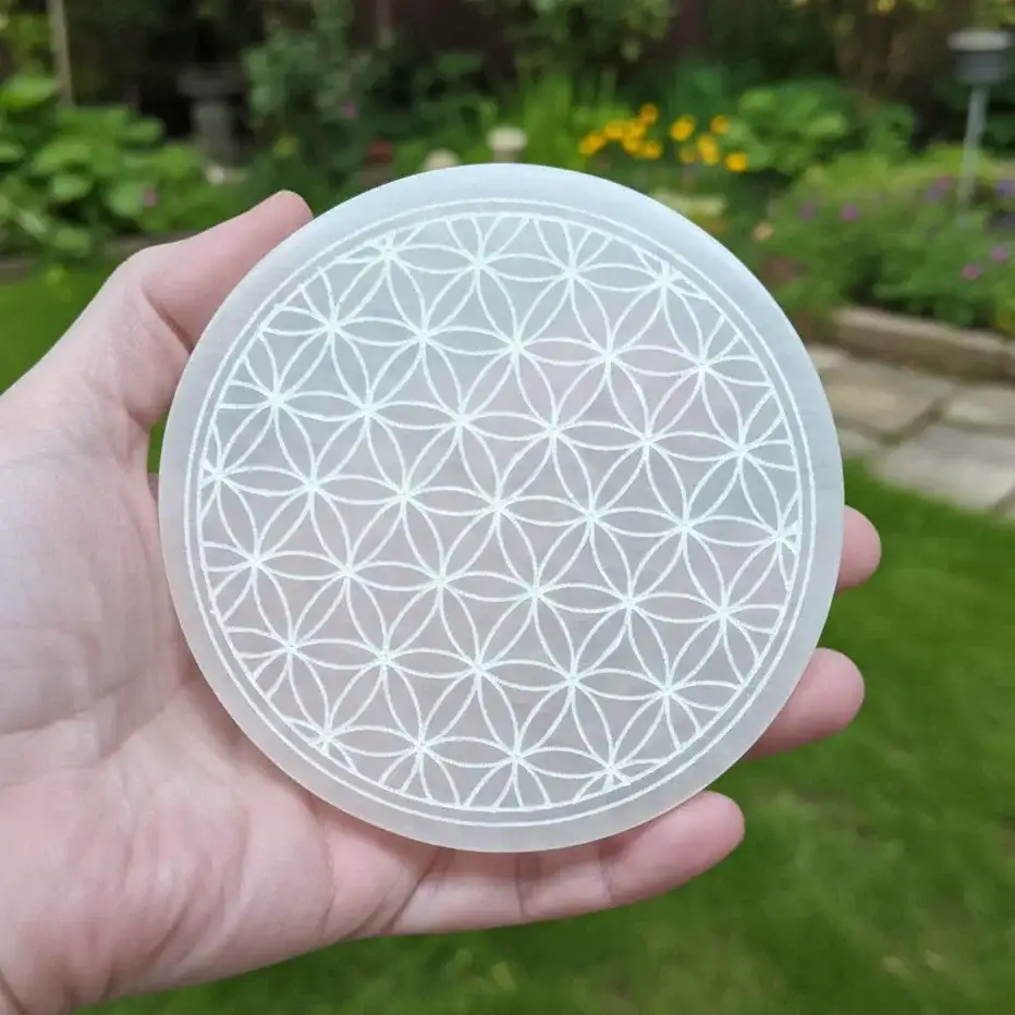 Plaque en Sélénite avec Fleur de Vie gravée 250g