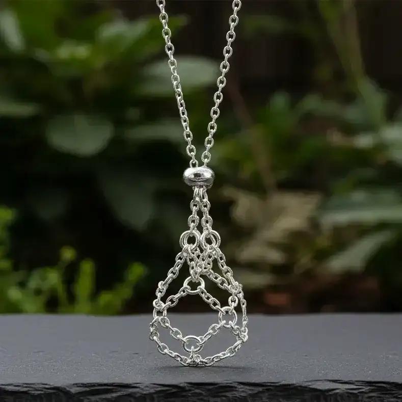 Pendentif panier pour les pierres