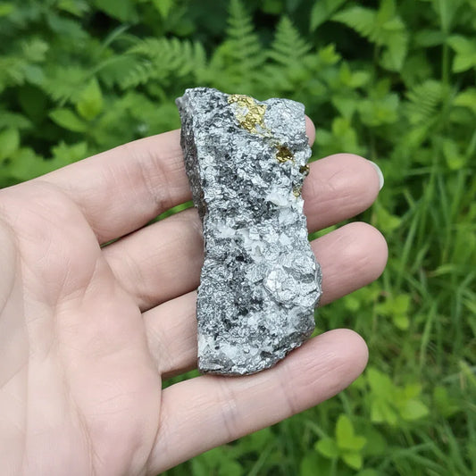 Skuttérudite, Calcite et Chalcopyrite brute 125g (MB189-2)