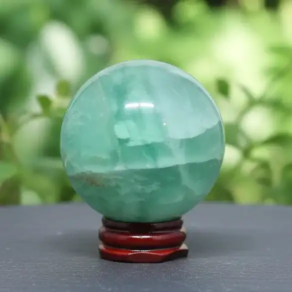 Sphère en Fluorite verte 365g (PRGFL168 - 2)