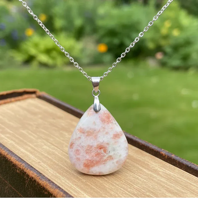 Pendentif en Pierre de Soleil (PE1016)