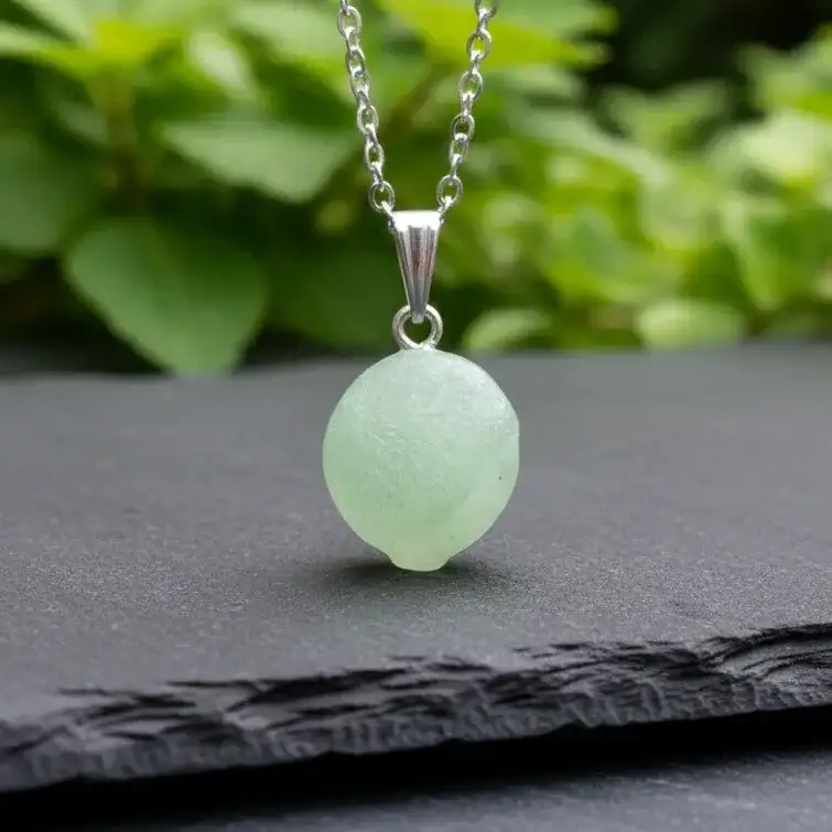 Pendentif en Prehnite brute (PE2097 - 1)