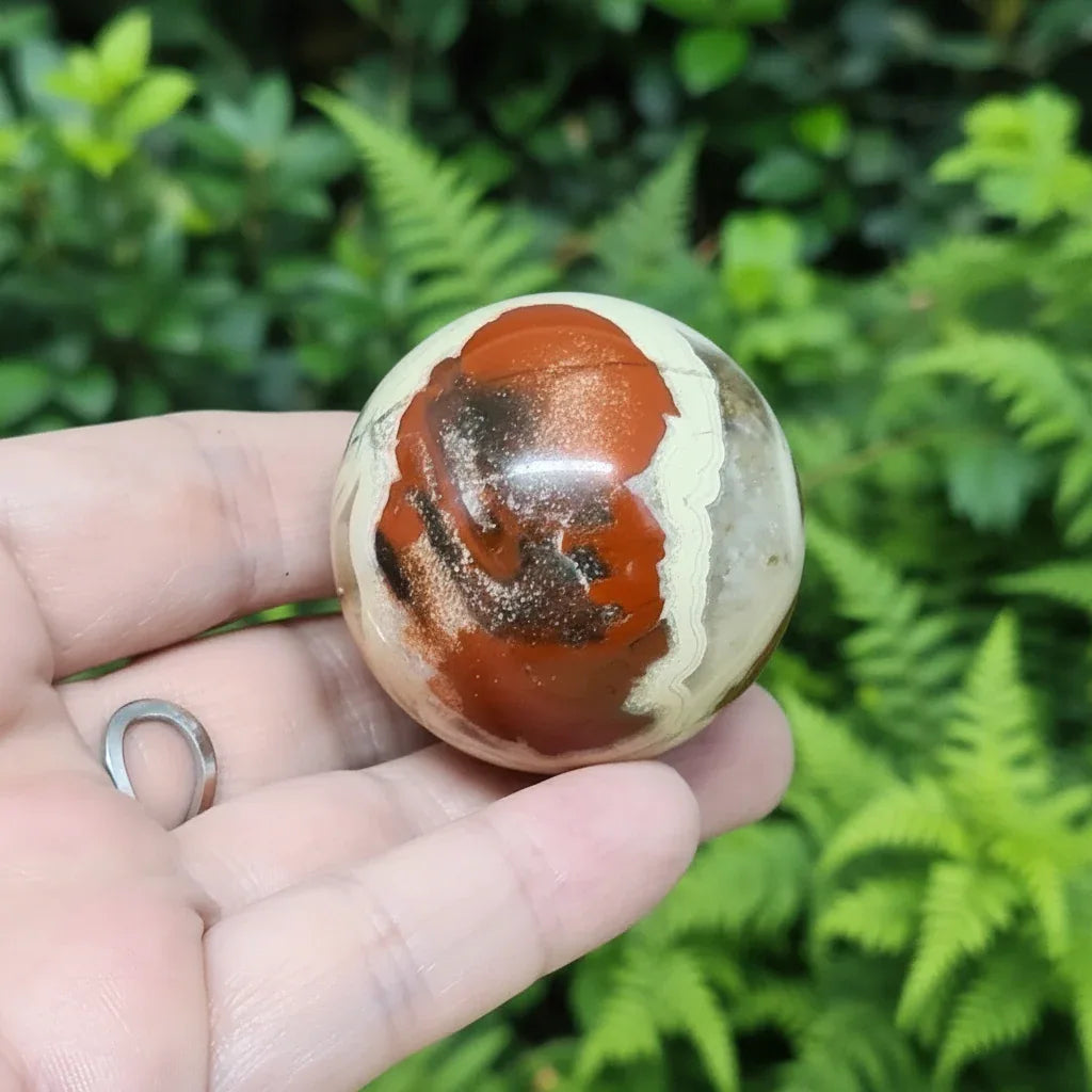 Sphère en Jaspe rouge et Calcédoine 95g (PRGFL754) - ENAE Minéraux