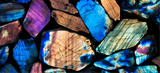 Labradorite : Minéralogie, vertus et bienfaits en lithothérapie - ENAE Minéraux