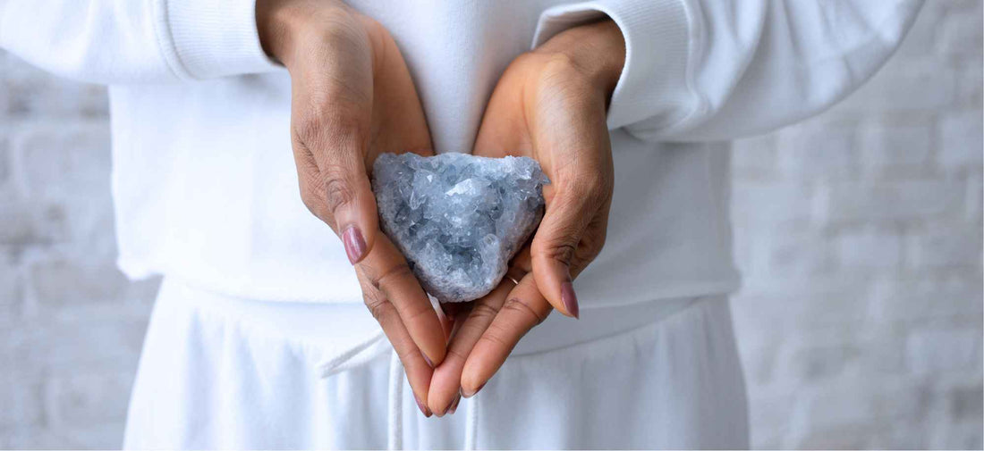 Péridot : Minéralogie, vertus et bienfaits en lithothérapie - ENAE Minéraux