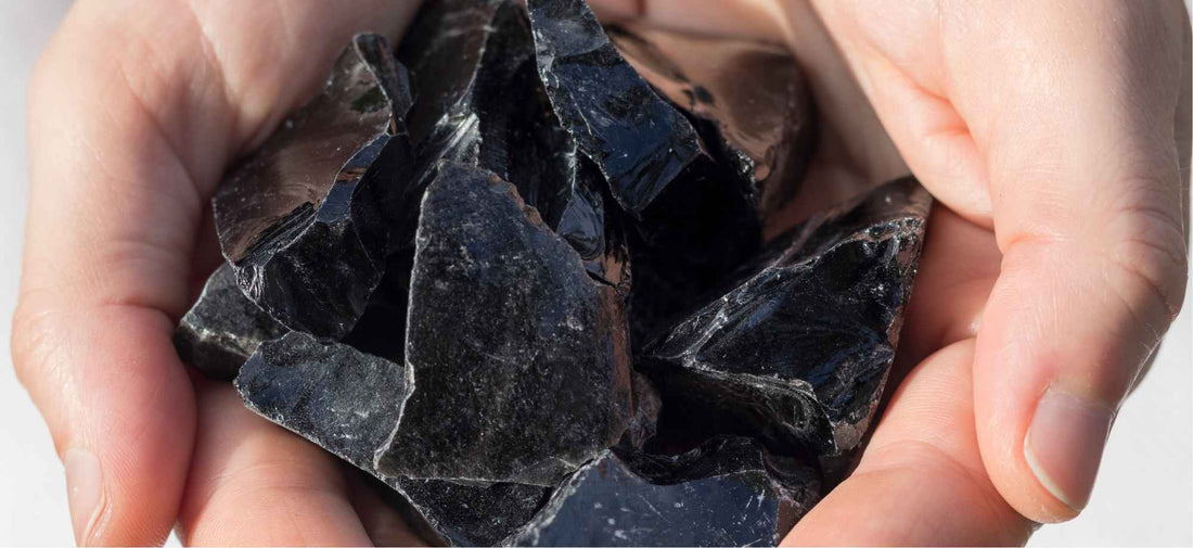 Obsidienne : Minéralogie, vertus et bienfaits en lithothérapie - ENAE Minéraux
