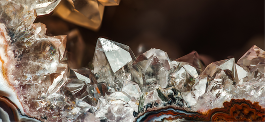 Les géodes de cristaux : Comment se forment-elles ? - ENAE Minéraux