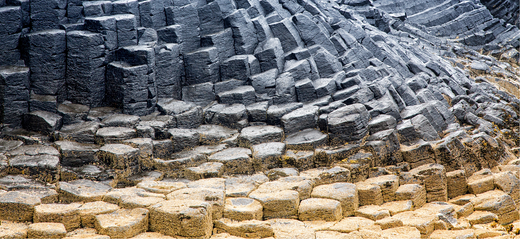 Basalte : Minéralogie, vertus et bienfaits en lithothérapie - ENAE Minéraux