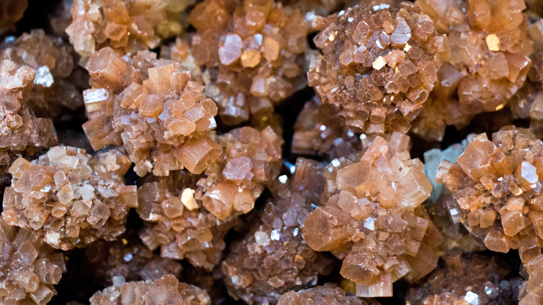 Aragonite : Minéralogie, vertus et bienfaits en lithothérapie - ENAE Minéraux