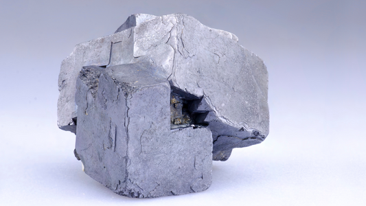 Galène : Minéralogie, vertus et bienfaits en lithothérapie - ENAE Minéraux