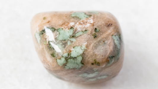 Nundérite : Minéralogie, vertus et bienfaits en lithothérapie - ENAE Minéraux