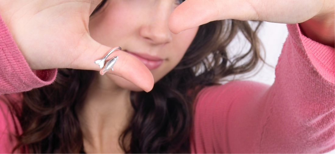 La signification du port des bagues sur les doigts - ENAE Minéraux