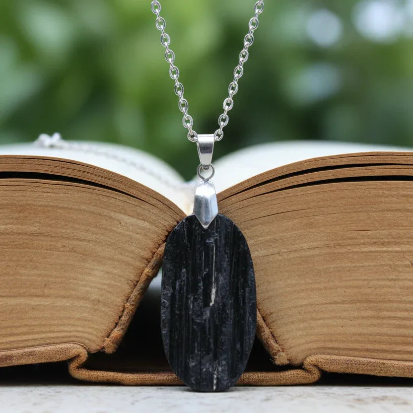 Pendentif en Tourmaline noire brute (PE2117)