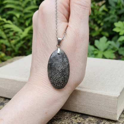 Pendentif en Corail noir fossilisé (PE2005)