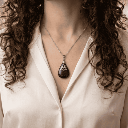 Pendentif en Sodalite et son Triquetra (PE603)