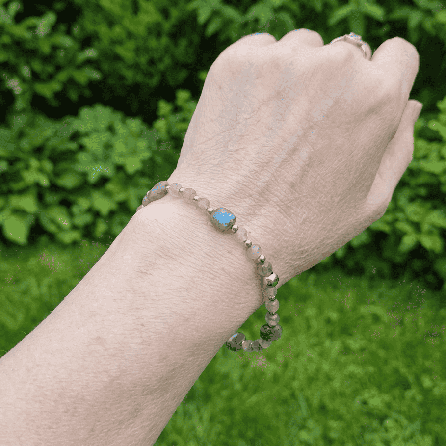 Bracelet en perles de Labradorite carrées