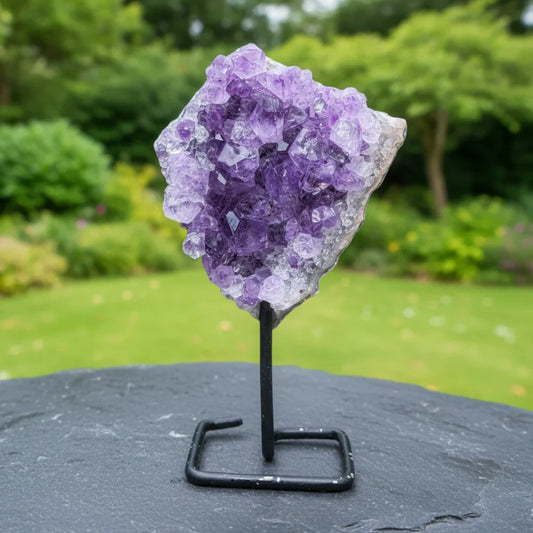 Améthyste brute sur pied 123g (MB504-4)