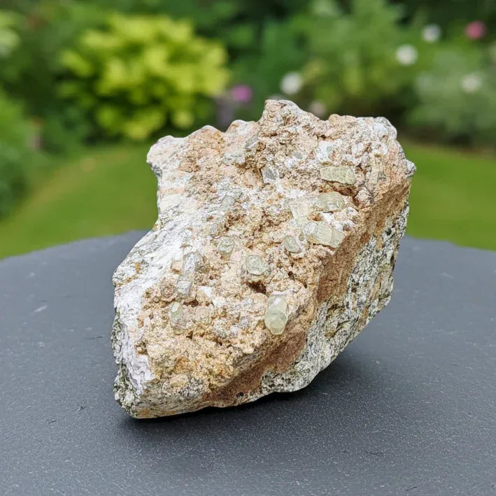 Cristaux d'Apatite jaune sur Calcite 140g (MB187)