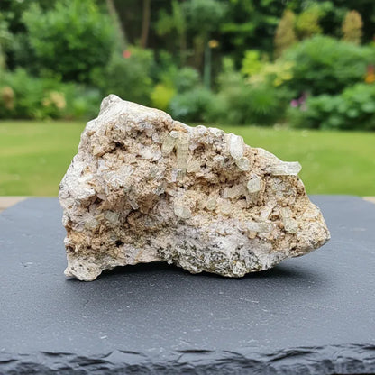 Cristaux d'Apatite jaune sur Calcite 140g (MB187)