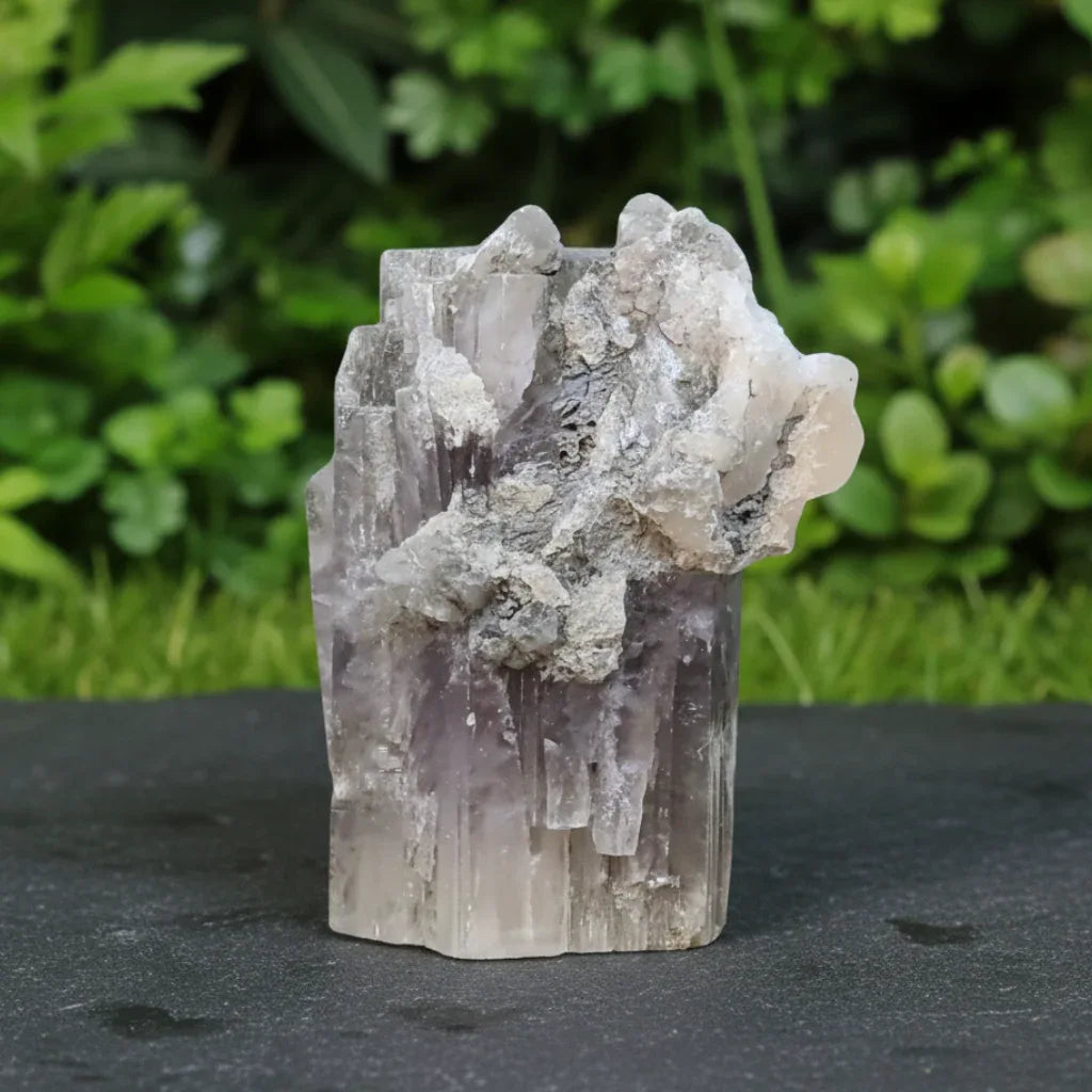 Aragonite violette maclée brute 41g (MB546)