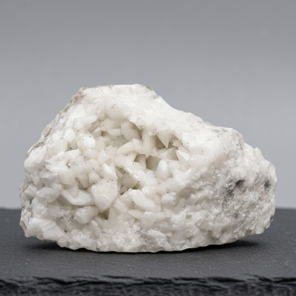 Calcite et éclats de Chalcopyrite brute 424g (MB226)