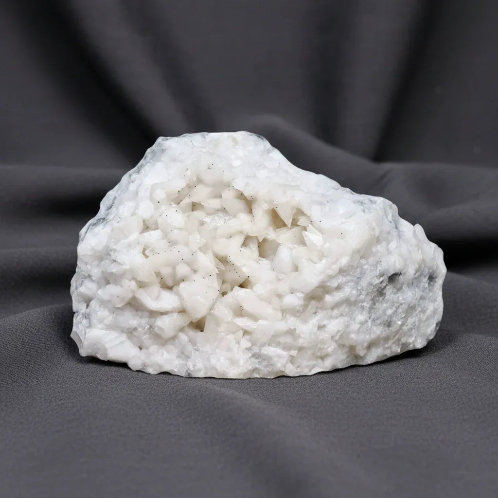 Calcite et éclats de Chalcopyrite brute 424g (MB226)
