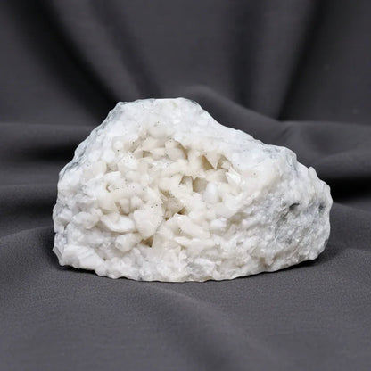 Calcite et éclats de Chalcopyrite brute 424g (MB226)