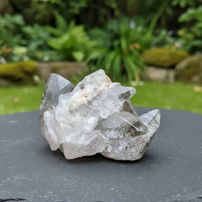 Cristaux bruts de Calcite transparente à inclusions de Pyrite et Dolomie 65g (MB440)