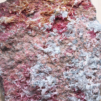 Erythrite et mini cristaux de Quartz brute 144g (MB277-2)