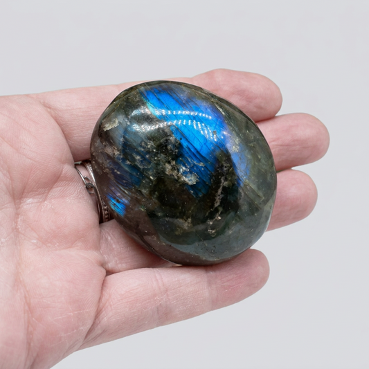 Galet poli en Labradorite 86g (PRGFL342 - 7)