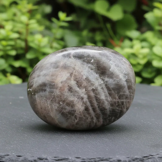 Galet en Pierre de Lune noire 91g (PRGFL608-7)