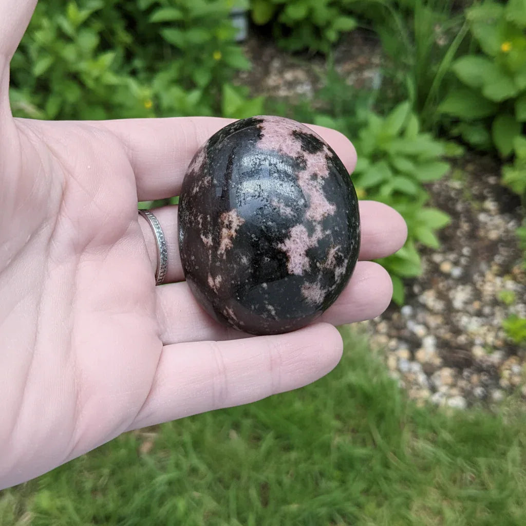 Galet en Rhodonite 122g (PRGFL584-6)