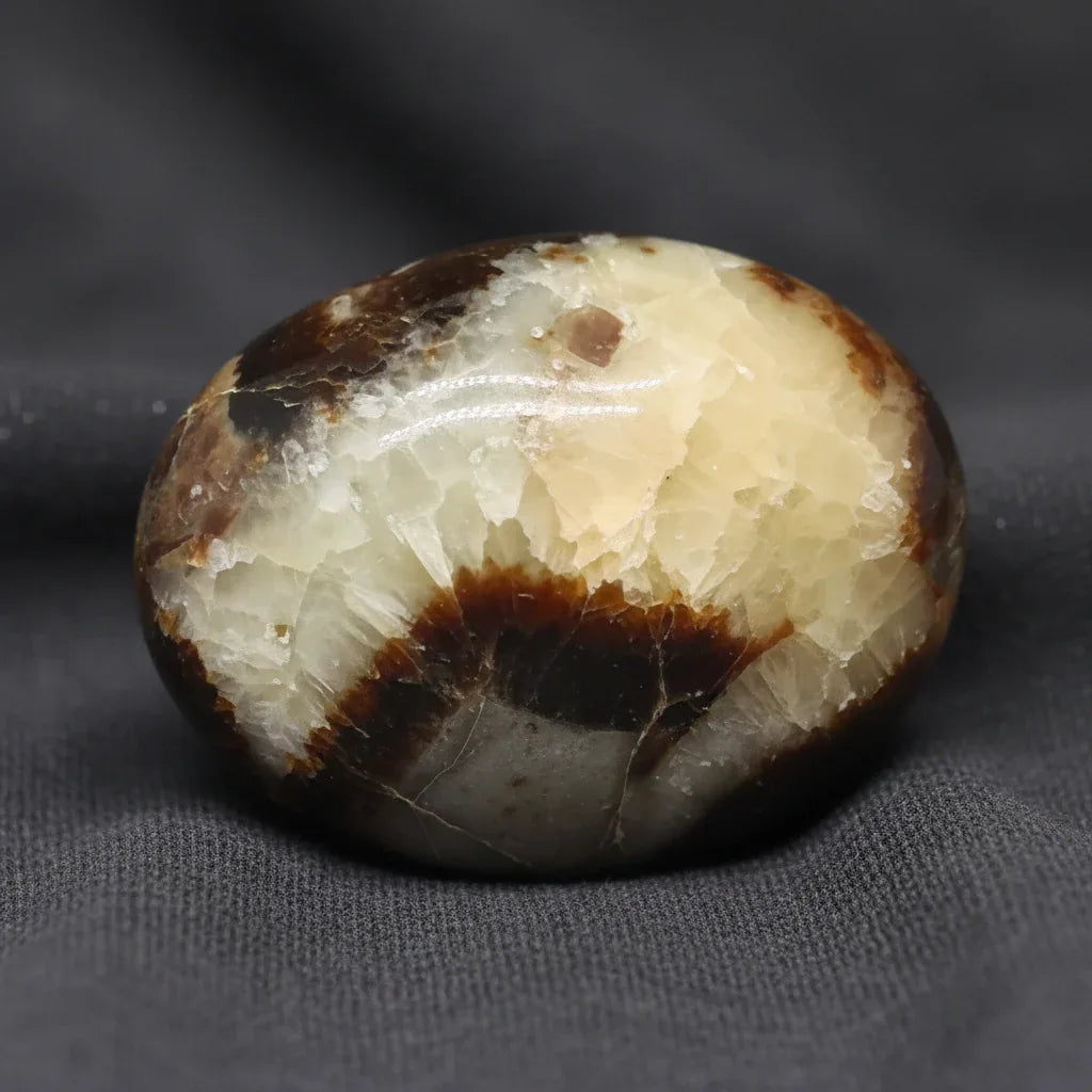 Galet poli en Septaria et Calcite jaune 47g (PRGFL325-6)
